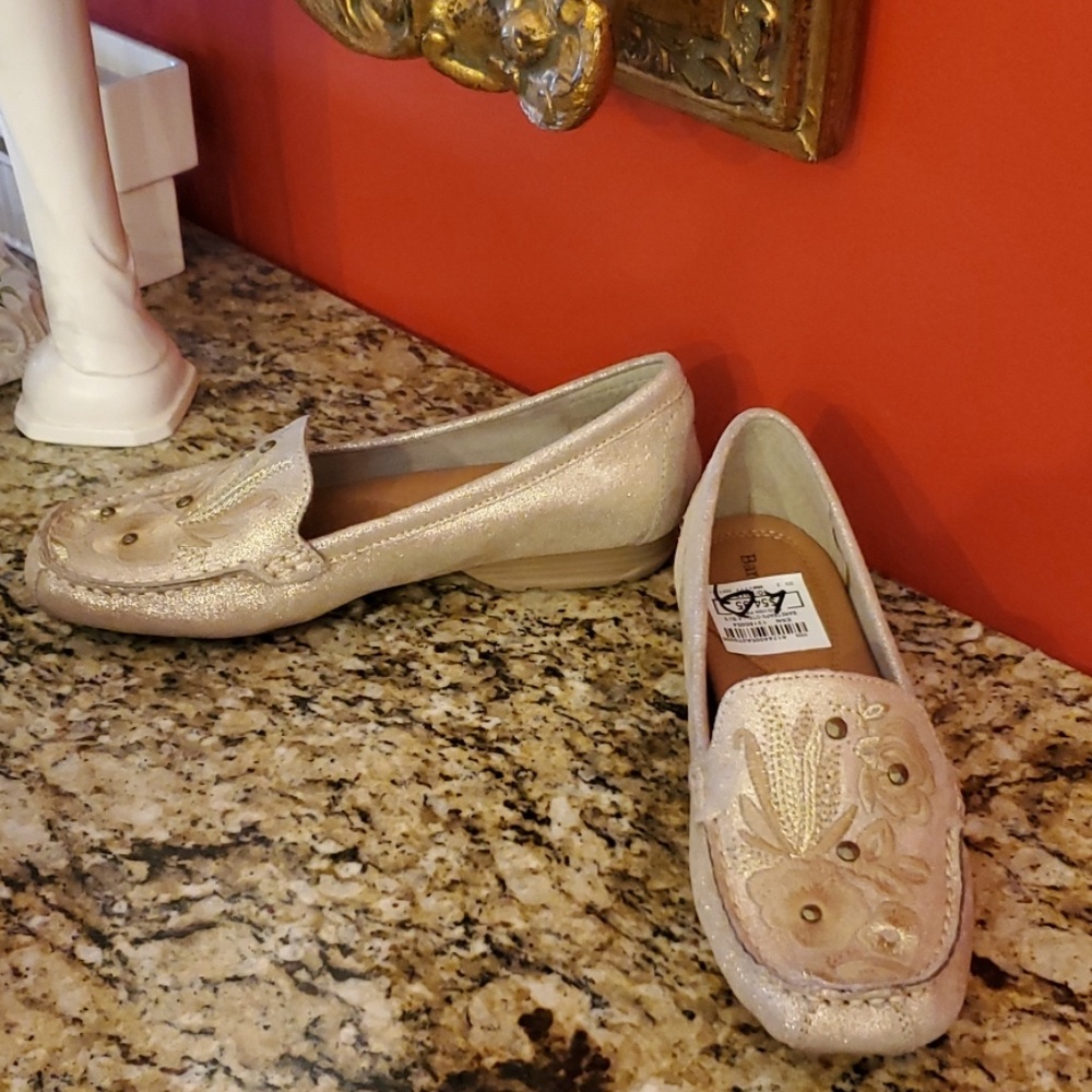 BareTraps Otella Slip Ons - Picture 3 of 7